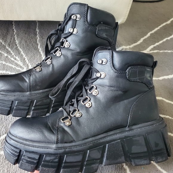 Stradivarius black boots - almost new - Picture 6 of 6